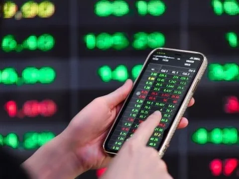 Sáng tối 'bức tranh' các nhóm ngành năm 2023