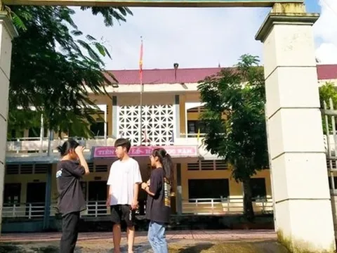 Tuyển 43 học sinh sai quy định, một trưởng phòng ở Thanh Hóa bị cảnh cáo