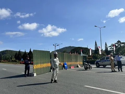 Ngày đầu tiên tạm đóng cửa đèo Prenn Đà Lạt