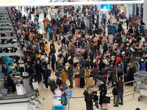 Cục Hàng không lên tiếng việc khách phải mua vé máy bay vượt trần