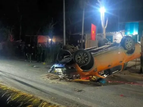 Tai nạn kinh hoàng liên quan xe bán tải, 3 thiếu niên tử vong, 6 người khác bị thương