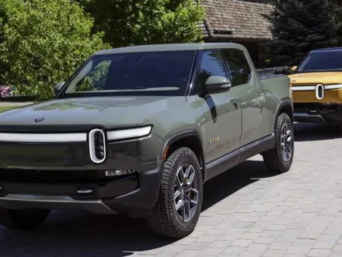 Ô tô điện sẽ thế nào nếu tài xế vô tình chuyển xe về P khi đang chạy?