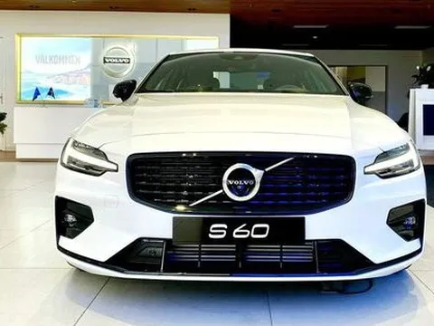 Hai mẫu Volvo đang nhập từ Malaysia về Việt Nam sắp được chuyển thành xe điện
