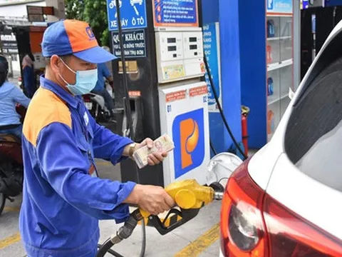 Bộ Tài chính đề nghị Bộ Công Thương giảm bớt trung gian phân phối xăng dầu
