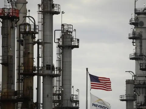 Luôn miệng kêu gọi EU cấm vận Nga là có lý do, quốc gia này nuôi tham vọng chiếm lĩnh miếng bánh dầu thô 'béo bở' để thế chân Nga