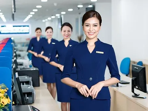 Nhiều ngân hàng tuyển thêm cả nghìn người năm 2022, Vinhomes, FPT tăng hơn 5.000 người, Đất Xanh và Thế giới Di động có động thái cắt giảm gây sốc