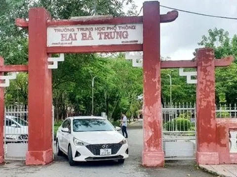 Tạm thu hồi quyết định kỷ luật cô giáo bị đuổi ra khỏi lớp học ở Huế