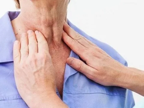 Viêm họng kéo dài không khỏi, đi khám phát hiện mắc ung thư