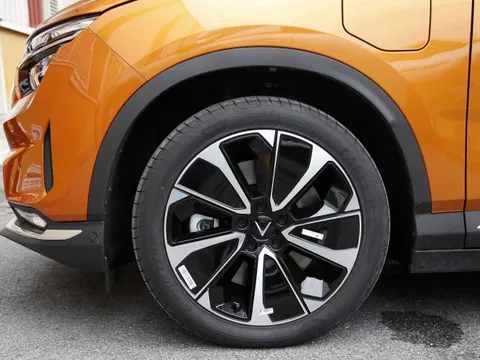 Lốp xe điện có đắt hơn lốp xe dùng động cơ đốt trong truyền thống?