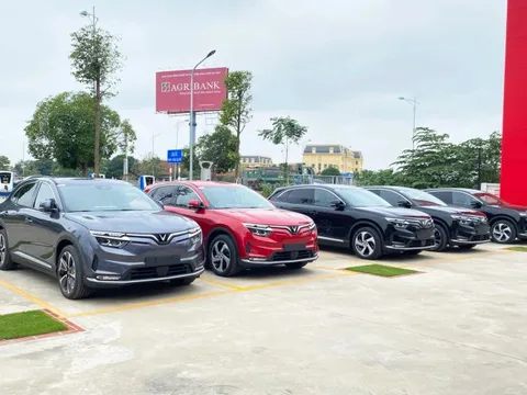 Giá voucher VinFast tăng gấp đôi, dân buôn lũ lượt gom hàng số lượng lớn