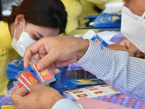 Giá vàng hôm nay 8-2: Rơi thẳng đứng