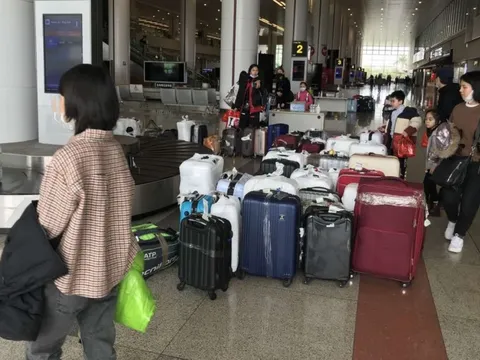 Cấm bay 2 nữ hành khách ăn trộm, chiếm đoạt tài sản người khác tại sân bay