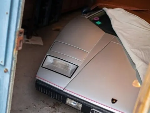 Sau một thập kỷ nằm kho, Lamborghini cực hiếm vẫn có giá 24 tỷ đồng