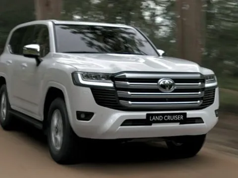 Toyota Land Cruiser tiếp tục tăng giá niêm yết