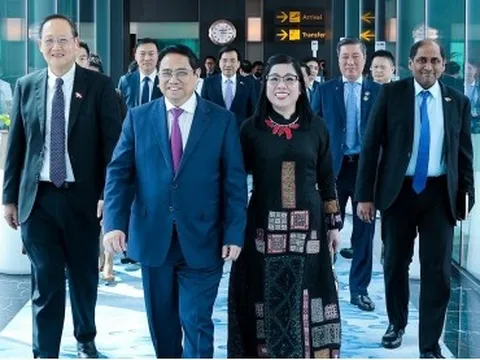 Thủ tướng kết thúc chuyến thăm chính thức Singapore, bắt đầu thăm chính thức Brunei