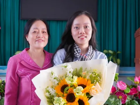 Những cô gái khát khao khoác áo lính