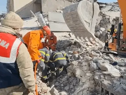 Đoàn cứu hộ Việt Nam tìm thấy nhiều thi thể ở Thổ Nhĩ Kỳ