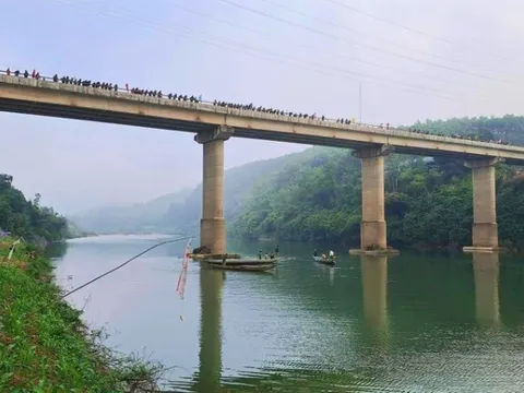 Bị nghi trộm tiền, nam sinh lớp 9 nhảy xuống sông Gianh tự vẫn