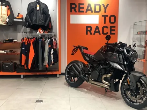 Thế giới 2 bánh: KTM Brabus 1300R xuất hiện tại Hà Nội, giá 2,2 tỷ đồng vẫn giữ nguyên