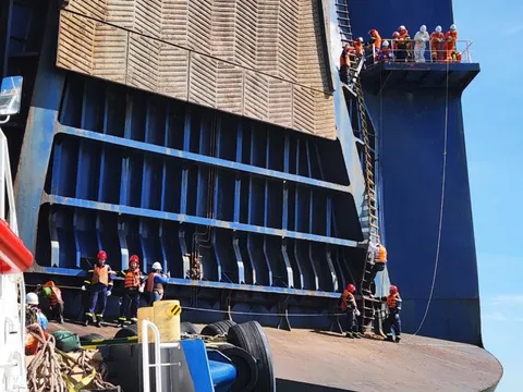 Đám cháy trên tàu Ah Shin chở 4.530 ô tô đã được dập tắt hoàn toàn