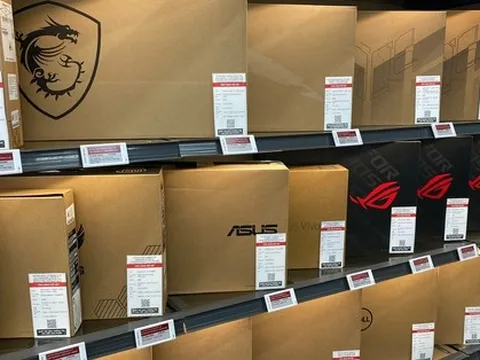 Giá laptop giảm đến 50%