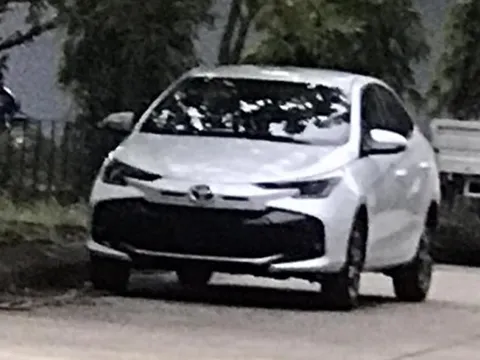 Toyota Vios 2023 lộ diện tại trạm đăng kiểm khí thải, ngày bán không còn xa, Accent cần dè chừng