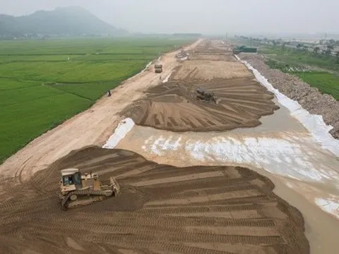 Nhà đầu tư thiếu tiền 'kéo lùi' tiến độ cao tốc Diễn Châu - Bãi Vọt