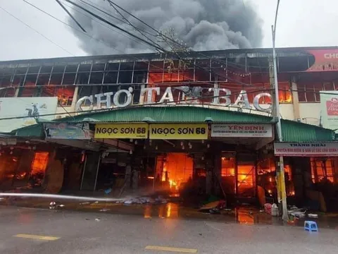 CLIP: Cháy lớn tại chợ Tam Bạc - Hải Phòng
