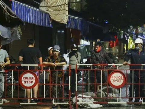 Ảnh: Xuyên đêm bảo vệ hiện trường, chống “lửa tái phát” tại chợ Tam Bạc lớn nhất Hải Phòng