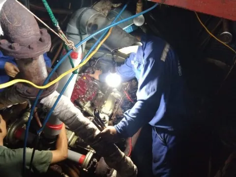 Hỗ trợ khắc phục sự cố cho 2 tàu cá của ngư dân Bình Thuận ở Trường Sa