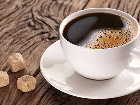 Vì sao người cao huyết áp nên uống 3 ly cà phê mỗi ngày?