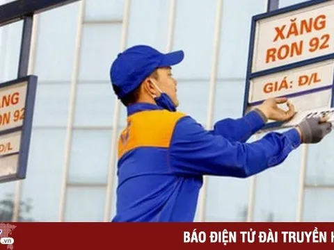 Giá xăng tăng, dầu giảm giá mạnh