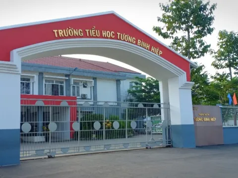 Bình Dương: Ở lại học bán trú, bé gái lớp 5 tử vong nghi rơi lầu