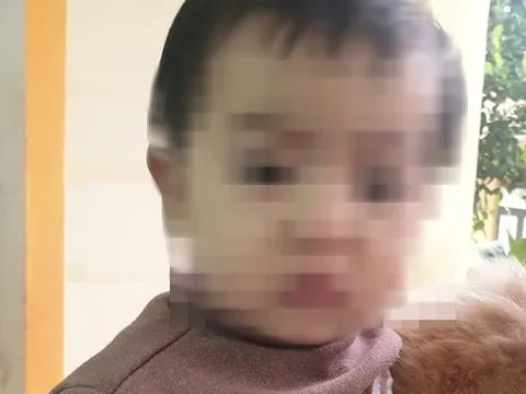 Bé gái hơn 1 tuổi bị bỏ rơi trong đêm Valentine cùng "tâm thư" của người mẹ