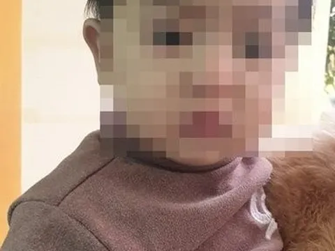 Xót xa bé gái gần 1 tuổi bị bỏ rơi trong đêm lạnh cùng bức thư của mẹ