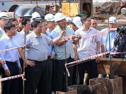 Thủ tướng Phạm Minh Chính kiểm tra dự án cầu Rạch Miễu 2