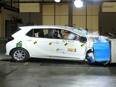 Nâng cấp đủ thứ nhưng anh em song sinh Toyota Wigo 2023 vẫn thiếu an toàn với người đi đường