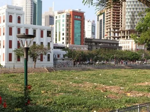 Choáng với hình ảnh bên dưới cầu Mống - quận 4, TP HCM