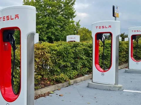 Tesla sắp chính thức chia sẻ hệ thống sạc siêu nhanh tại Mỹ, người mua xe VinFast tha hồ 'dùng ké'