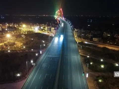 Trắng đêm kiểm định cầu Nhật Tân sau 8 năm đi vào hoạt động