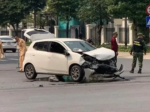 Đằng sau những bức ảnh TNGT: Đâm nhau với VinFast VF e34, Toyota Wigo biến dạng không nhận ra