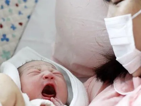 Áp lực công việc và kinh tế khiến giới trẻ Nhật Bản ngại sinh con