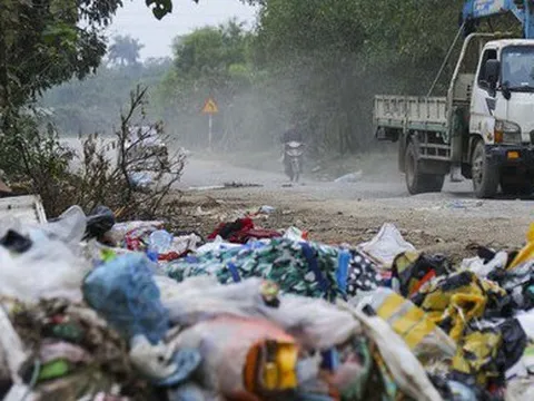 Hà Nội: Người dân dựng lán, chặn xe vào bãi rác Xuân Sơn khiến hàng nghìn tấn rác ùn ứ