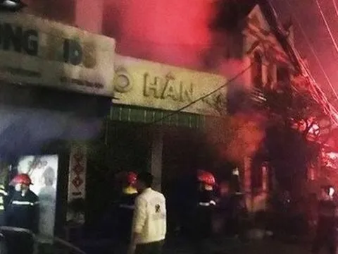 Hà Tĩnh: Hàng chục cảnh sát giải cứu 4 người mắc kẹt trong đám cháy