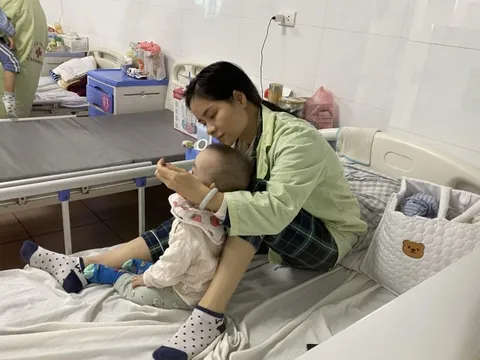 Cách vệ sinh mũi họng, phòng bệnh hô hấp cho trẻ