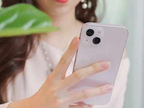 Giá iPhone 11, 12, 13... đồng loạt lao dốc kịch sàn, có mẫu chỉ còn hơn 8 triệu đồng