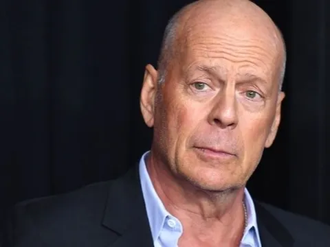 Siêu sao Bruce Willis bị mất trí nhớ sau bệnh mất ngôn ngữ