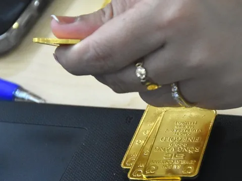 Giá vàng hôm nay 18-2: Tăng dữ dội