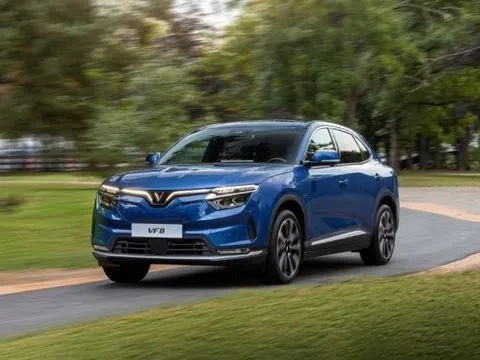 VinFast triệu hồi gần 2.800 xe VF8