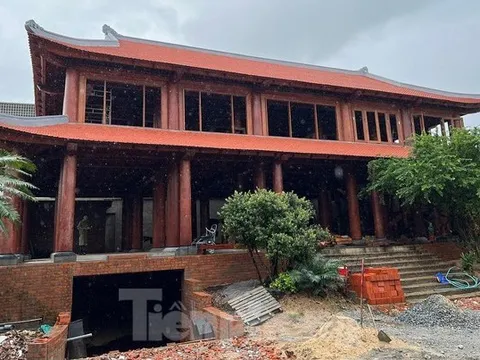 Hết thời hạn nhưng đại gia Quảng Ngãi vẫn chưa tháo dỡ biệt phủ vì... 'chờ thợ giỏi'